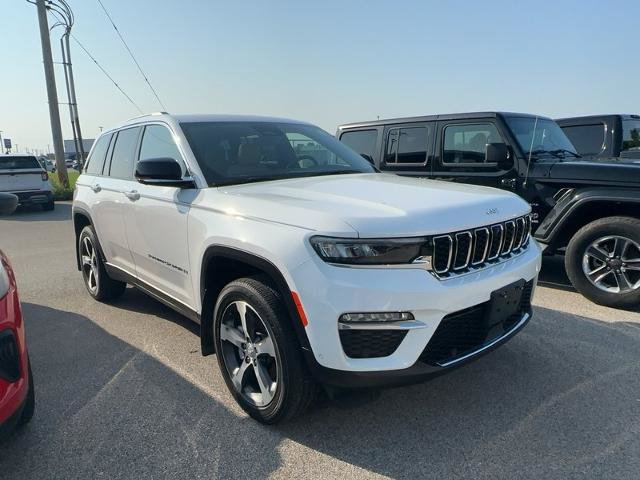 Used 2023 Jeep Grand Cherokee Limited w/ Luxury Tech Group II AWD/4WD image 2