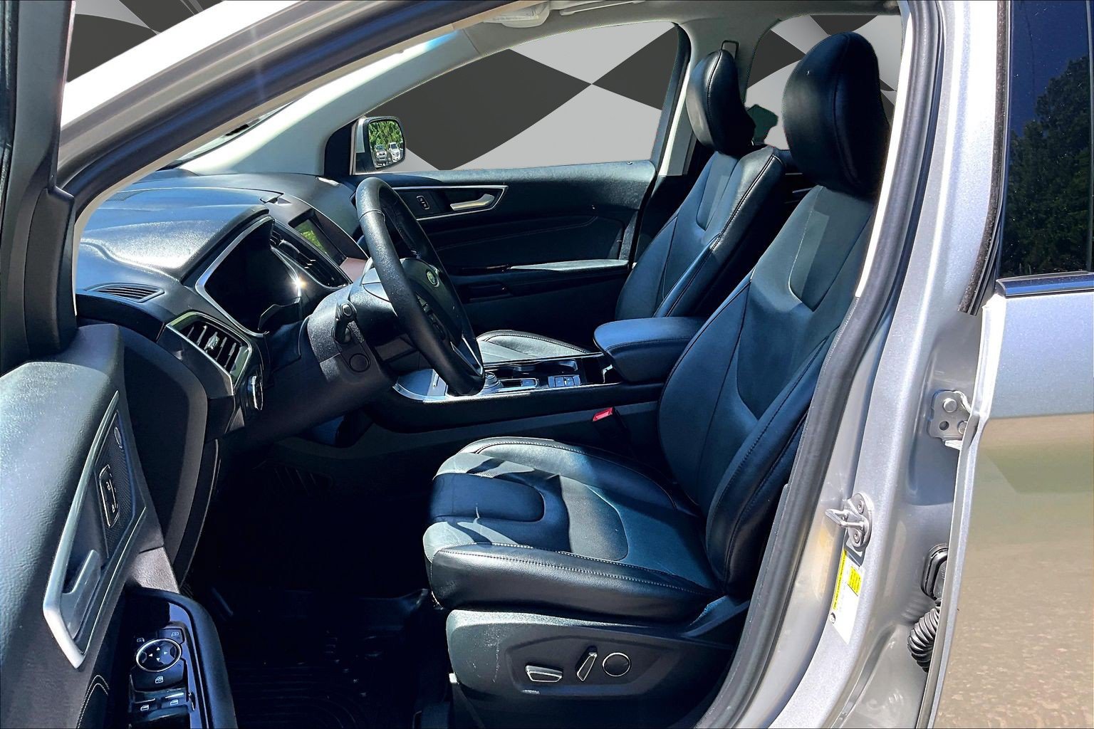 Certified 2019 Ford Edge Titanium w/ Equipment Group 301A FWD image 24