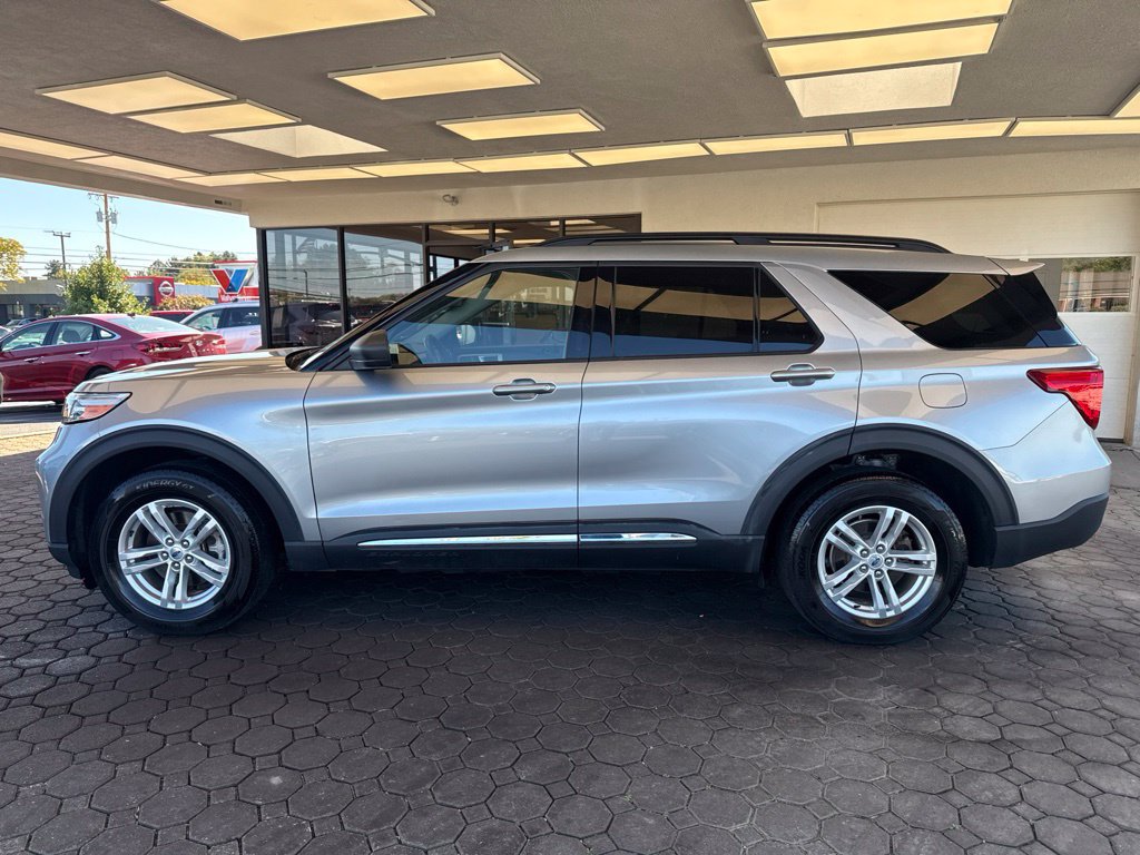 Certified 2023 Ford Explorer XLT w/ Equipment Group 202A AWD/4WD image 9