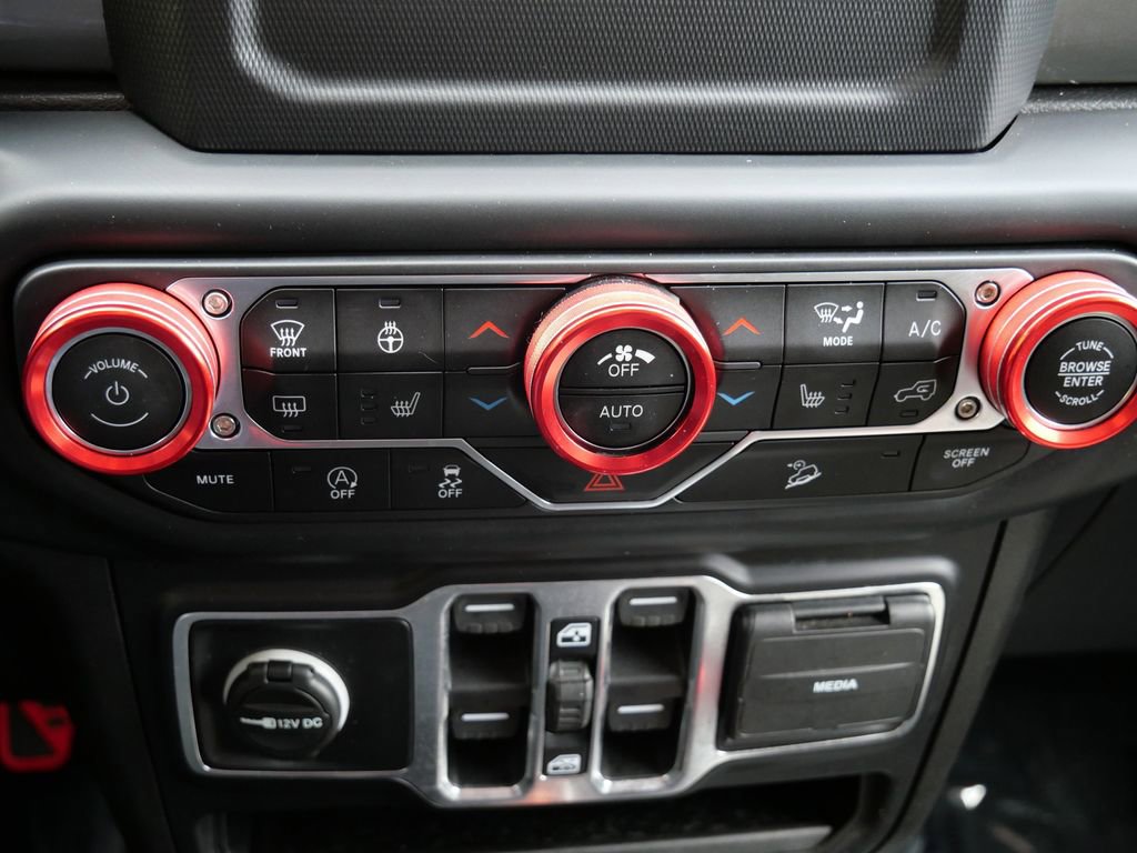 Used 2019 Jeep Wrangler Unlimited Sahara w/ Cold Weather Group AWD/4WD image 20