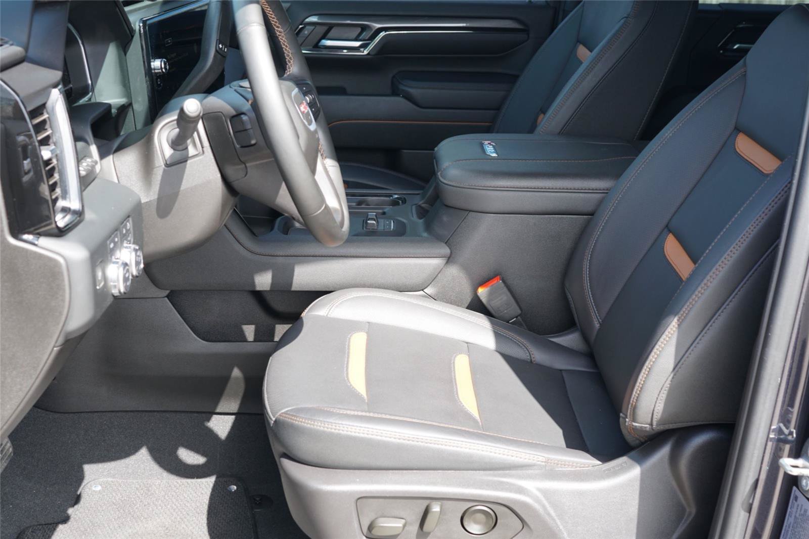 Used 2024 GMC Sierra 2500 AT4 w/ AT4 Premium Plus Package AWD/4WD image 10