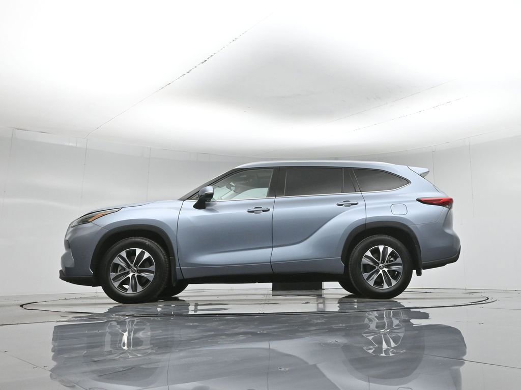 Used 2021 Toyota Highlander XLE image 20