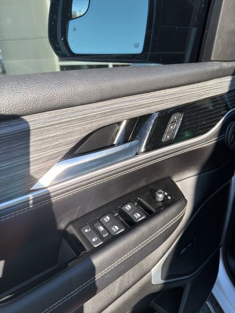 Used 2023 Jeep Wagoneer Series III w/ Preferred Equipment Group image 15