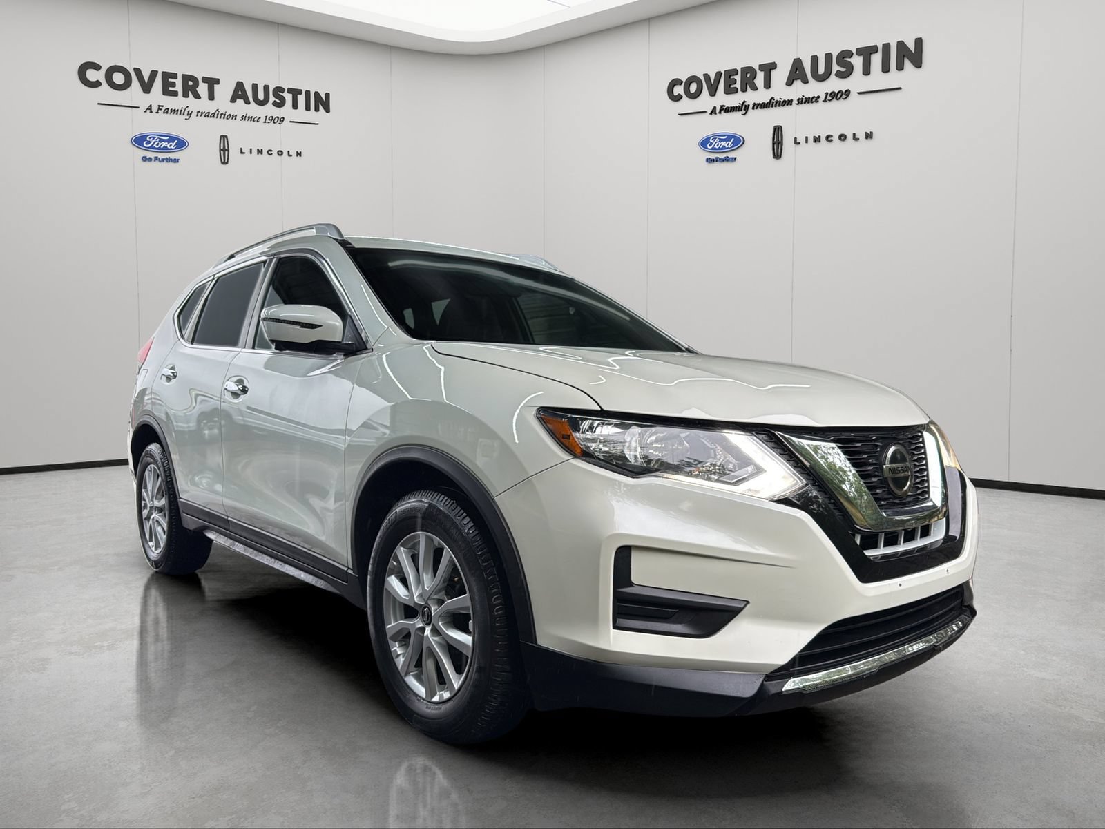 Used 2018 Nissan Rogue SV w/ Premium Package FWD image 7