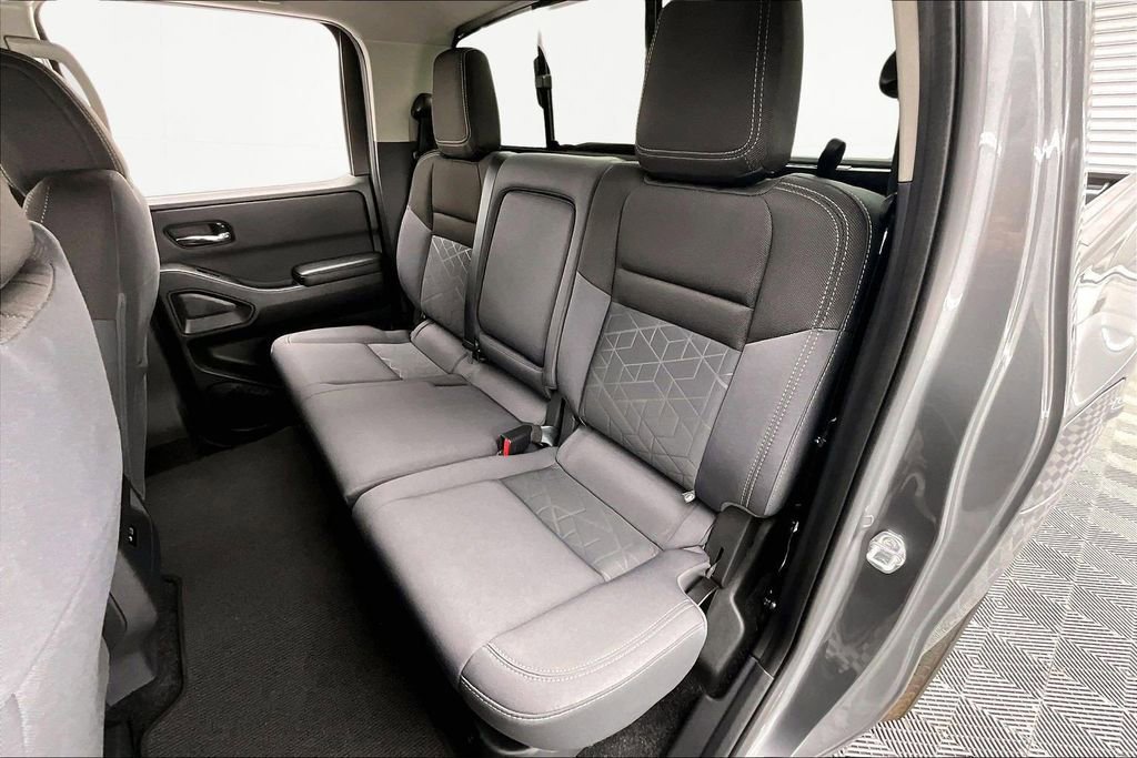 Used 2025 Nissan Frontier SV image 27