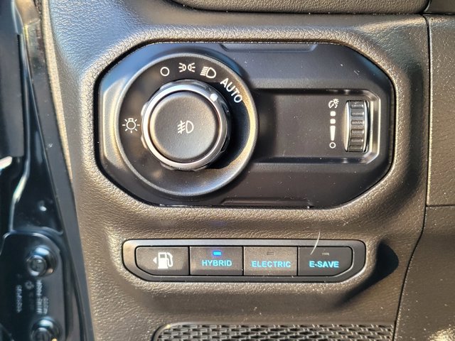 Used 2023 Jeep Wrangler Unlimited Sahara image 26