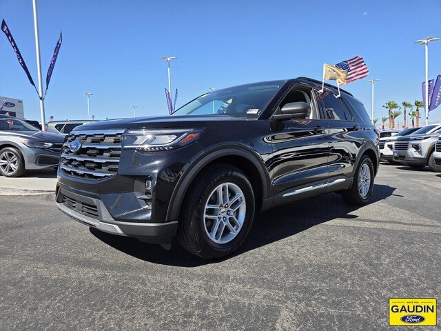 Certified 2025 Ford Explorer Active w/ Active Comfort Package RWD image 3