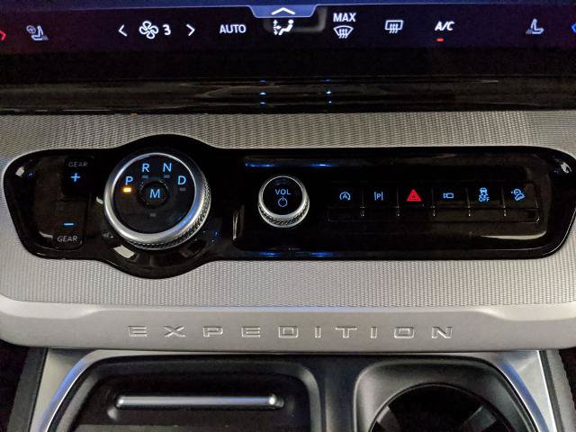 Certified 2025 Ford Expedition Active AWD/4WD image 9