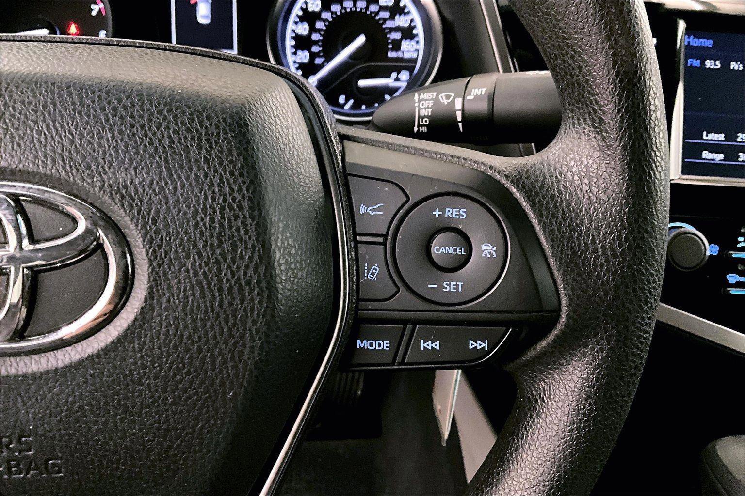 Used 2018 Toyota Camry LE image 18