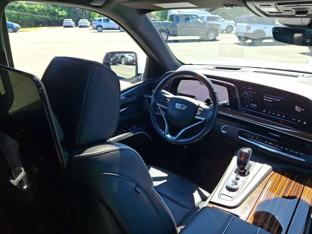 Used 2021 Cadillac Escalade Premium Luxury w/ LPO, Radiant Package AWD/4WD image 15
