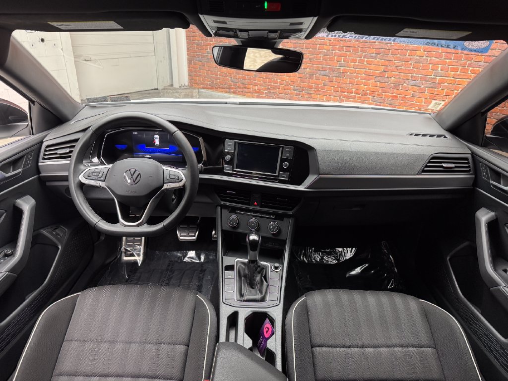 Used 2024 Volkswagen Jetta Sport FWD image 11