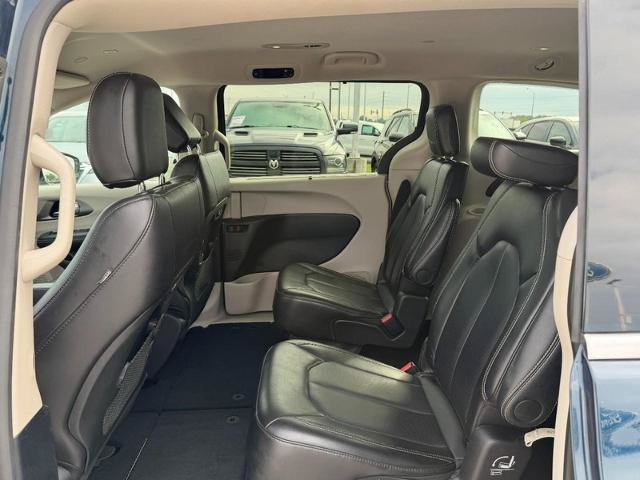 Used 2024 Chrysler Pacifica Touring-L FWD image 11