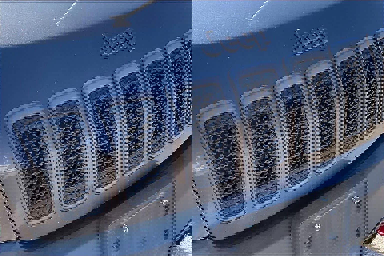 Used 2019 Jeep Cherokee Trailhawk w/ Cold Weather Group image 29