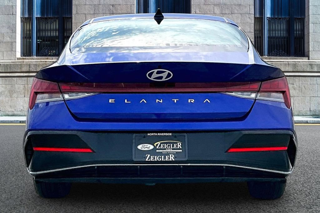 Used 2025 Hyundai Elantra SEL FWD image 4