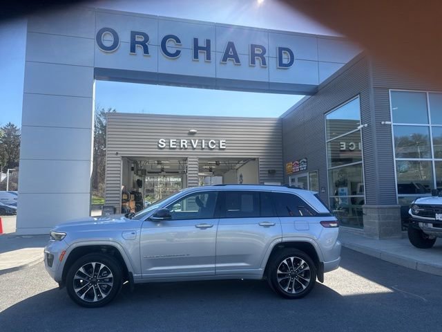 Used 2023 Jeep Grand Cherokee Overland AWD/4WD image 2