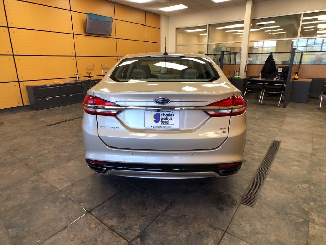Certified 2018 Ford Fusion SE w/ Fusion SE Technology Package AWD/4WD image 6