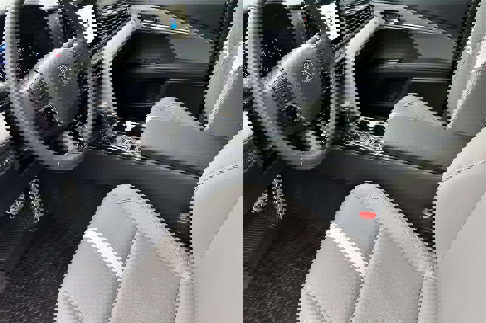 Used 2025 Toyota Camry SE image 11