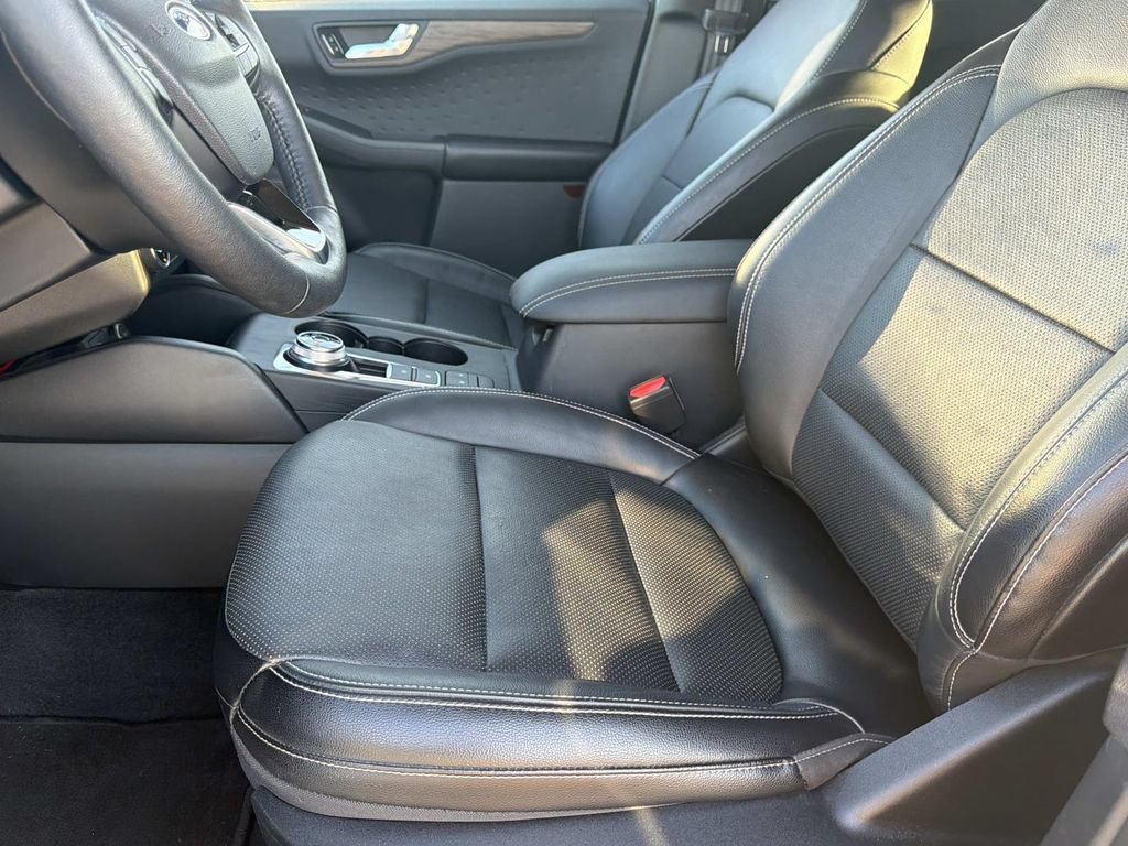 Certified 2020 Ford Escape Titanium FWD image 13