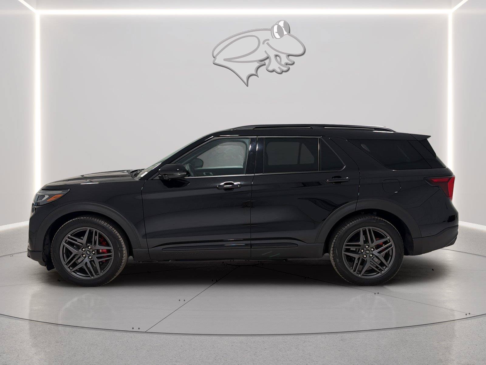 Certified 2025 Ford Explorer ST AWD/4WD image 2