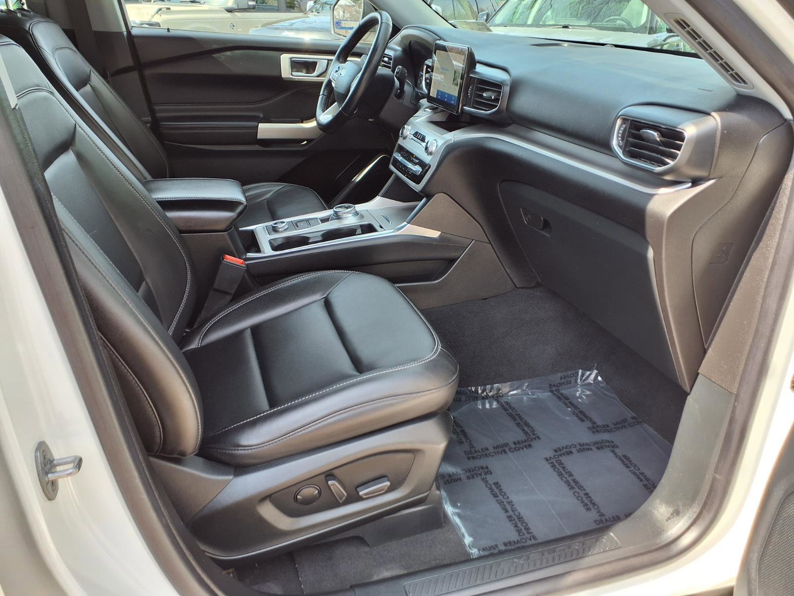 Certified 2022 Ford Explorer XLT w/ Equipment Group 202A image 11