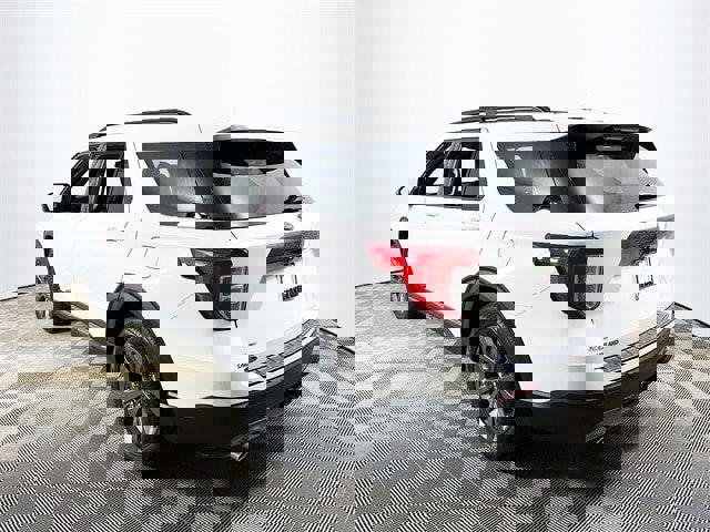 Certified 2022 Ford Explorer XLT w/ Equipment Group 202A image 5