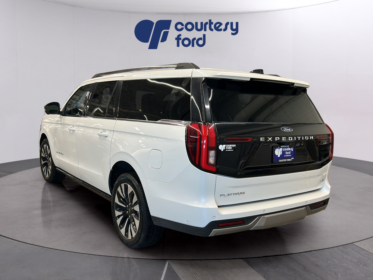 Certified 2025 Ford Expedition Max Platinum w/ Driver's Package AWD/4WD image 5