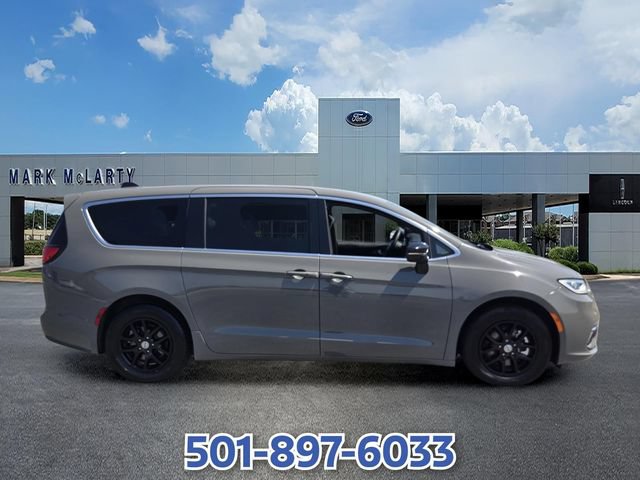 Used 2025 Chrysler Pacifica Select FWD image 6