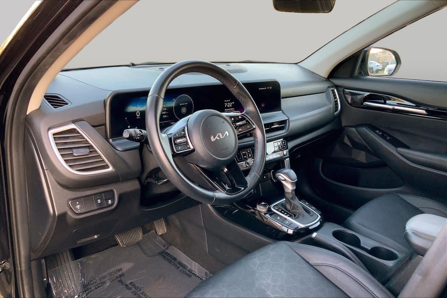Used 2024 Kia Seltos EX FWD image 16