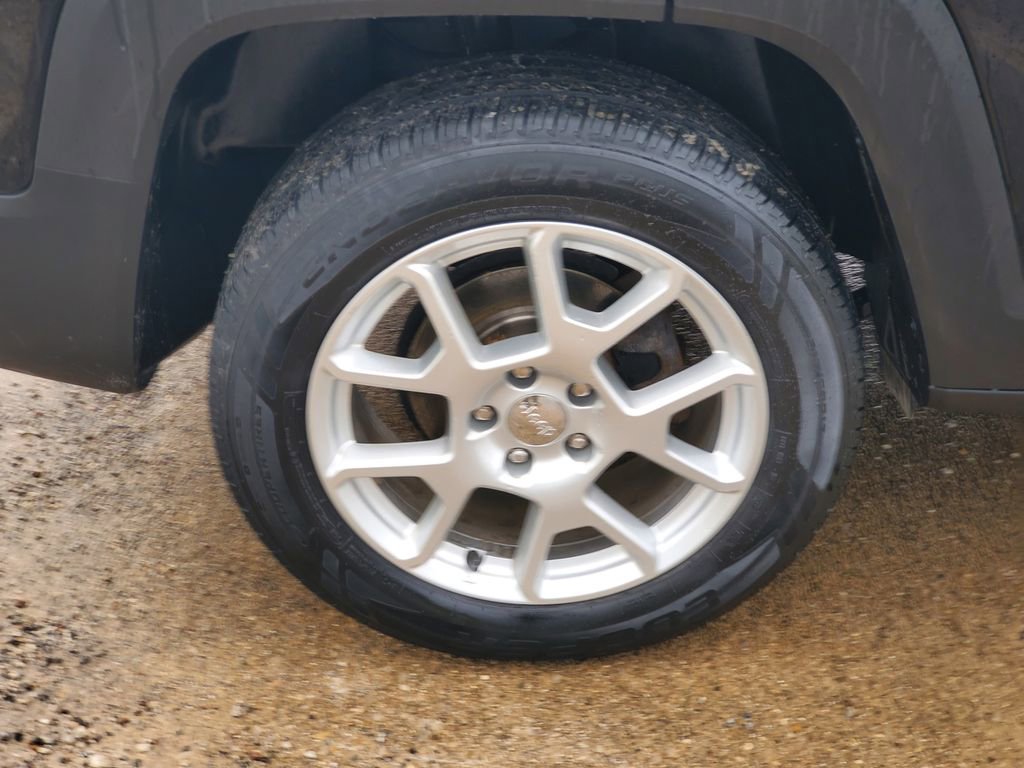 Used 2019 Jeep Renegade Latitude w/ Cold Weather Group image 5