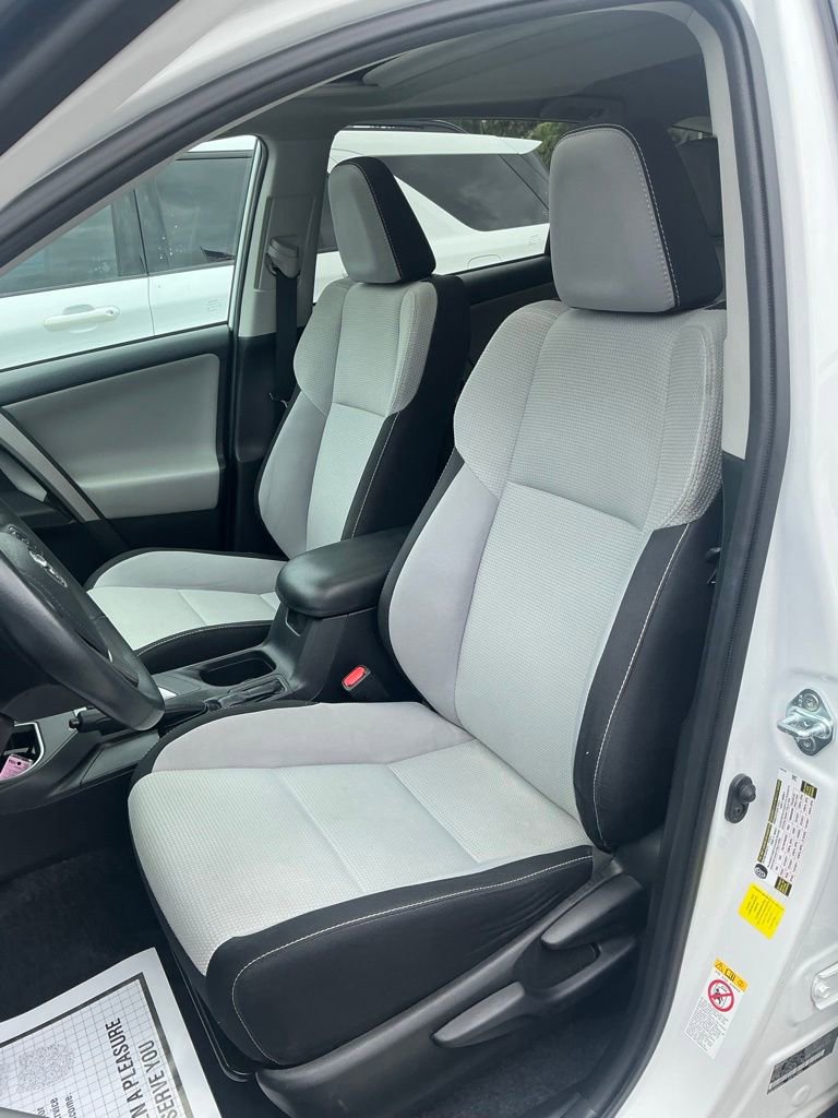 Used 2017 Toyota RAV4 XLE FWD image 35