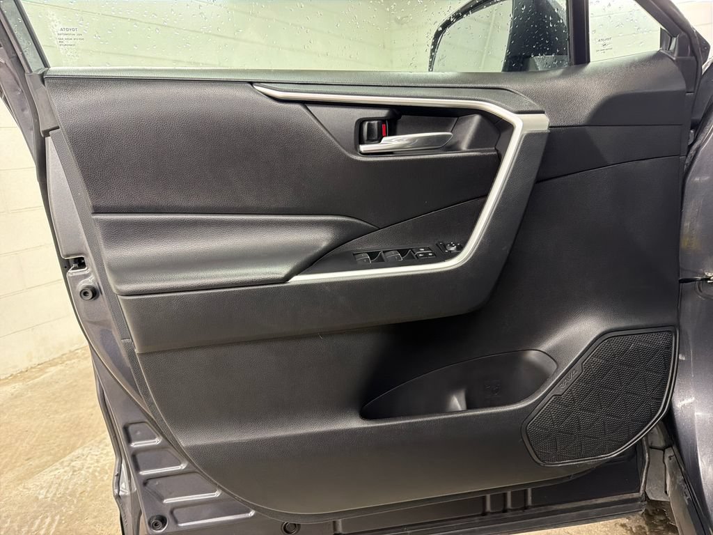 Used 2024 Toyota RAV4 XLE FWD image 16
