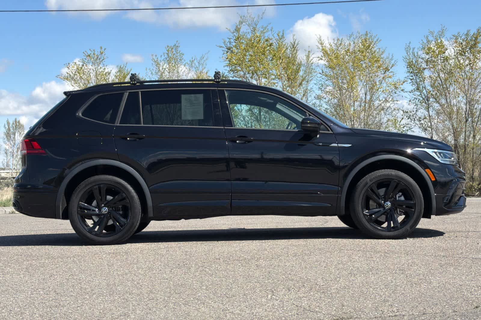 Used 2023 Volkswagen Tiguan SE R-Line AWD/4WD image 6