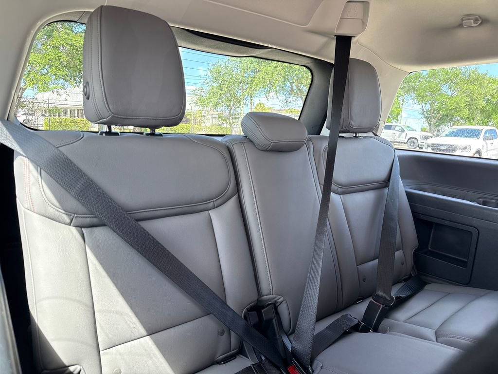 Certified 2025 Ford Expedition Active image 28