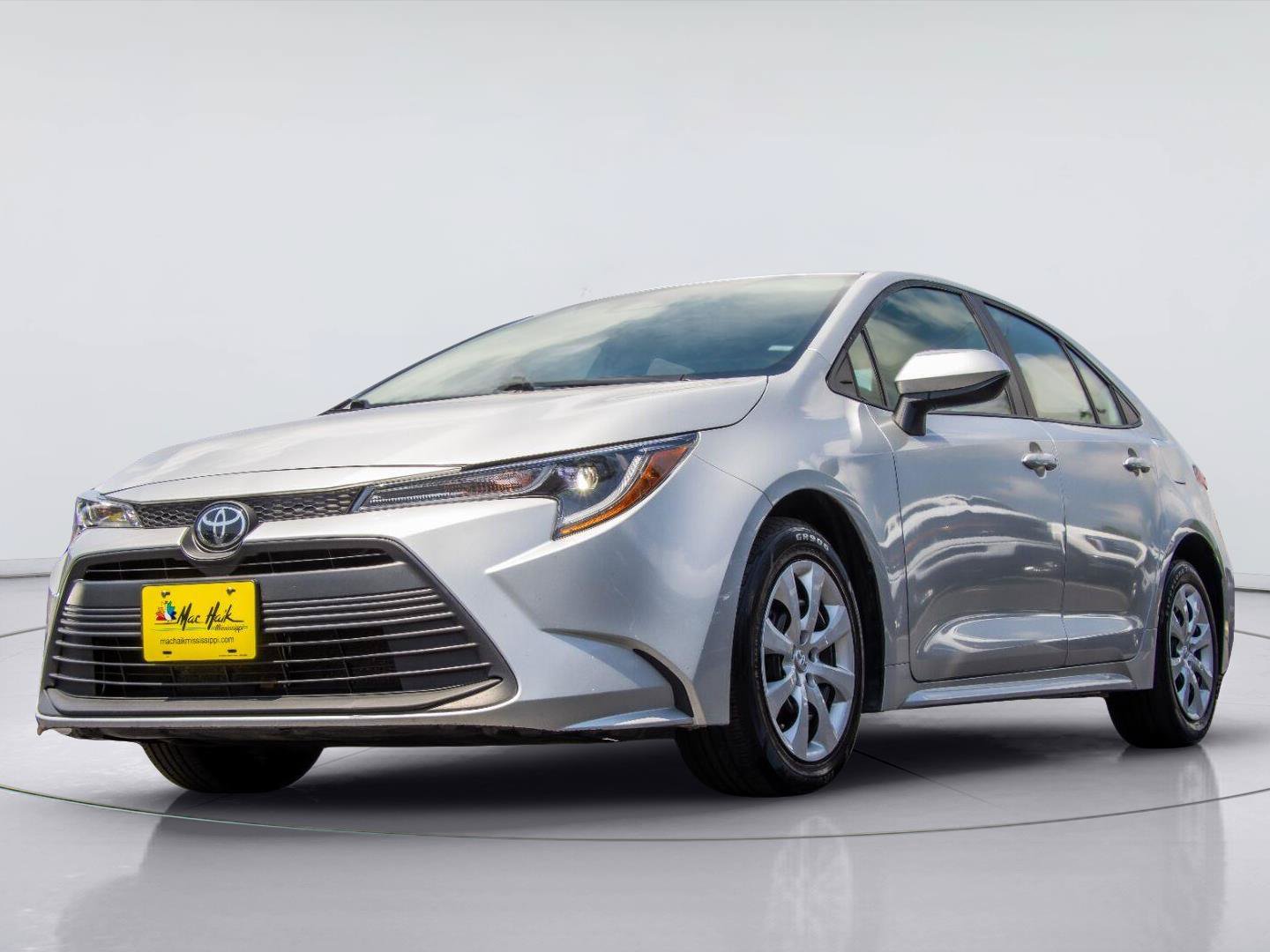 Used 2024 Toyota Corolla LE FWD image 4