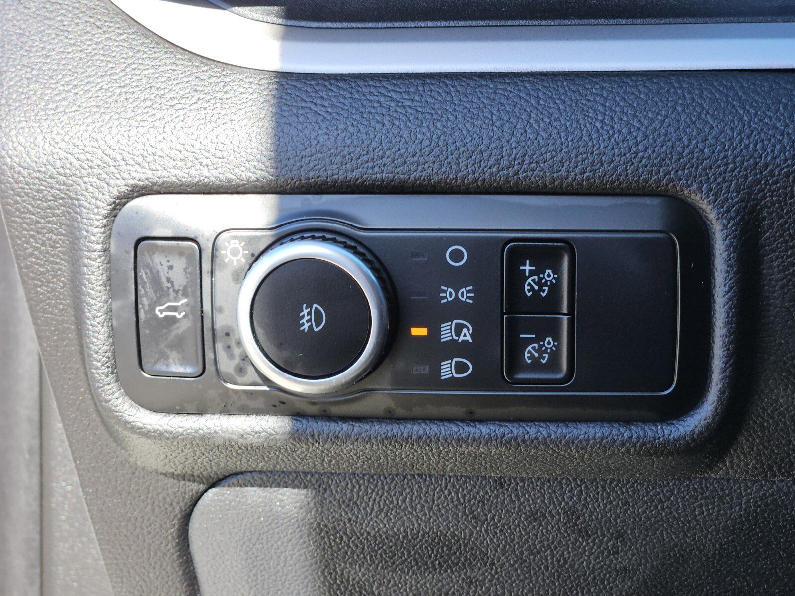 Certified 2023 Ford Explorer XLT w/ Equipment Group 202A image 24