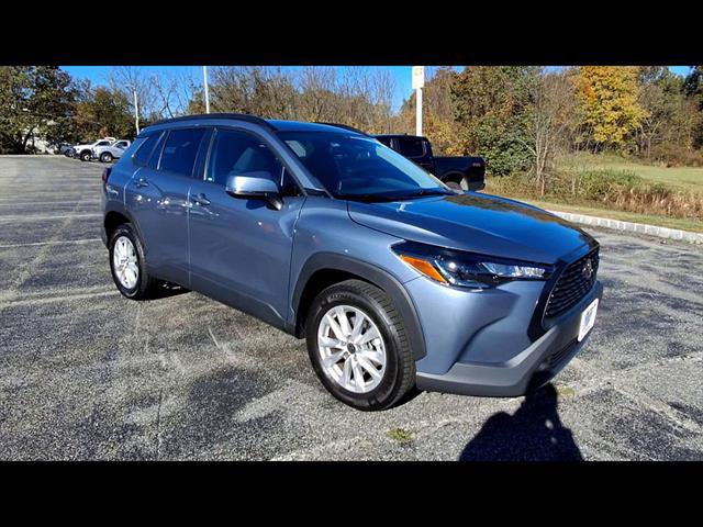 Used 2023 Toyota Corolla Cross LE AWD/4WD image 2