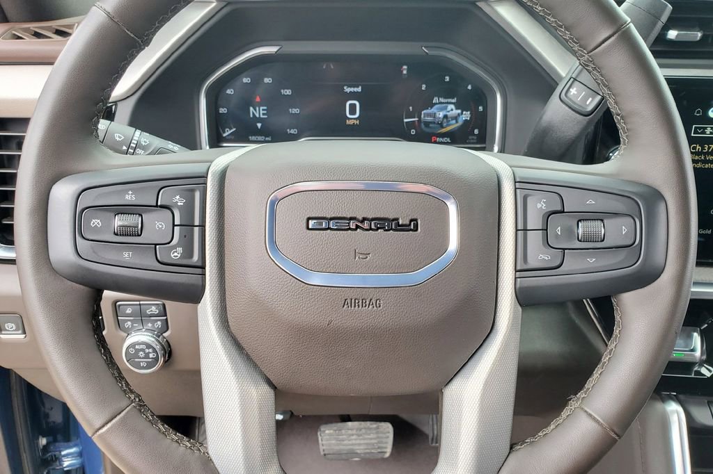 Used 2024 GMC Sierra 2500 Denali w/ Denali Reserve Package AWD/4WD image 3