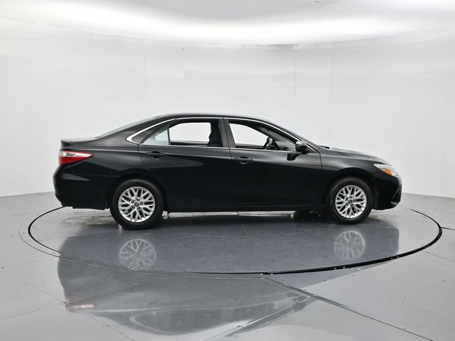 Used 2017 Toyota Camry LE FWD video 2