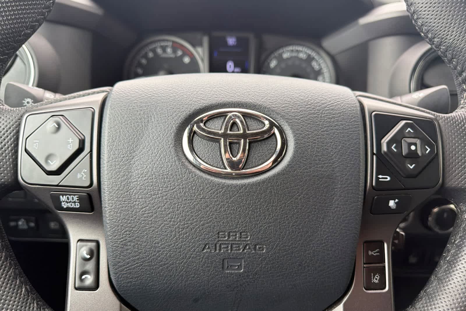 Used 2020 Toyota Tacoma TRD Off-Road w/ Technology Package AWD/4WD image 21
