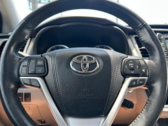 Used 2018 Toyota Highlander Limited Platinum FWD image 24