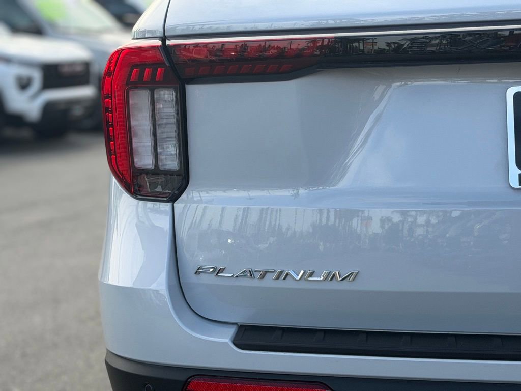 Certified 2025 Ford Explorer Platinum w/ LUX Leather Package image 11