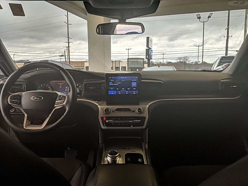 Certified 2023 Ford Explorer XLT w/ Class IV Trailer Tow Package image 15