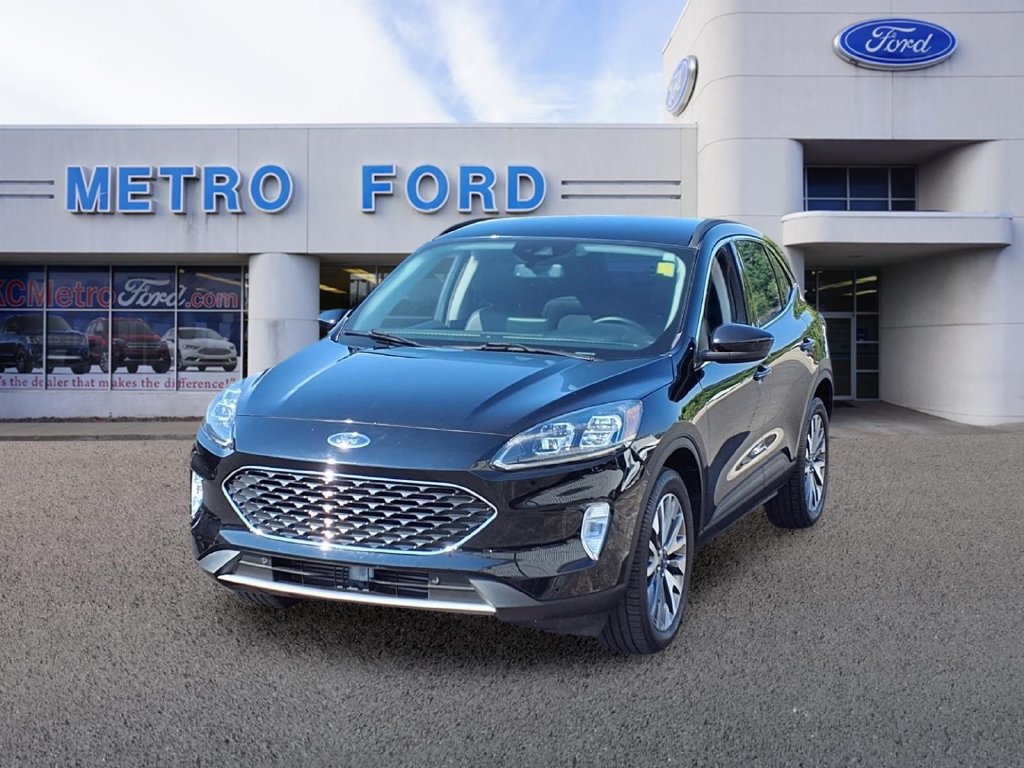 Certified 2022 Ford Escape Titanium AWD/4WD image 7