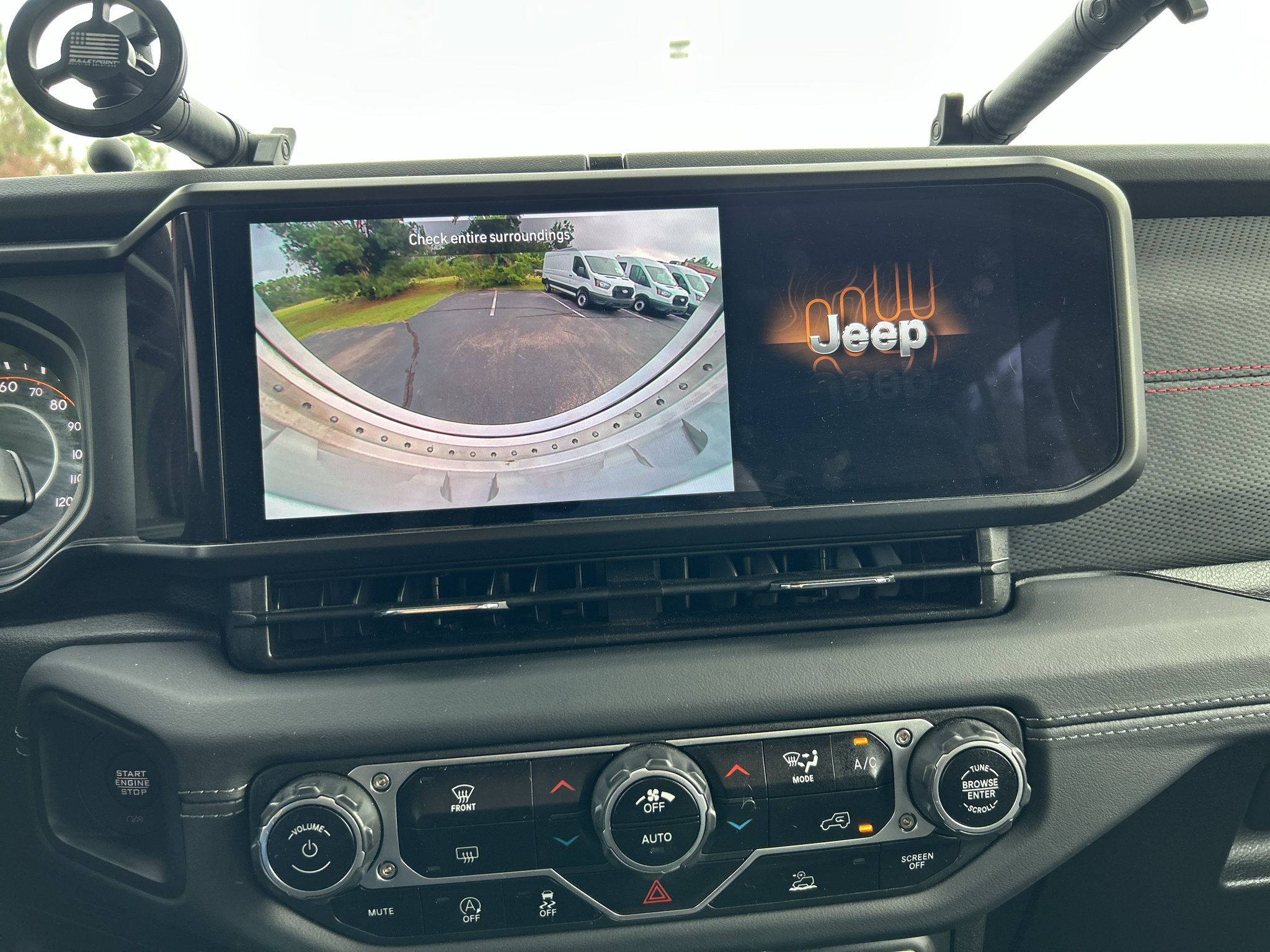 Used 2025 Jeep Wrangler Unlimited Rubicon AWD/4WD image 27
