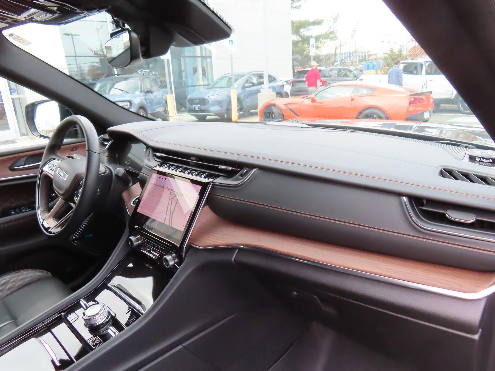 Used 2023 Jeep Grand Cherokee Summit w/ Luxury Tech Group V image 18