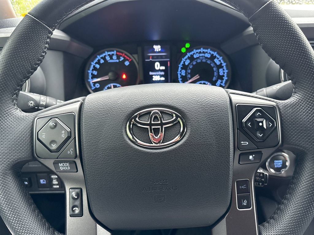 Used 2023 Toyota Tacoma TRD Off-Road w/ Technology Package AWD/4WD image 5