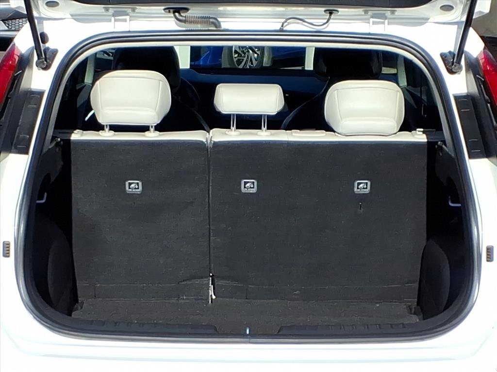 Used 2023 Kia Niro EX image 16