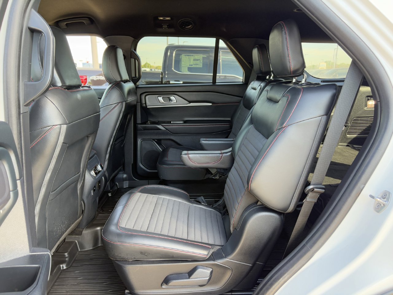 Certified 2025 Ford Explorer ST-Line AWD/4WD image 27