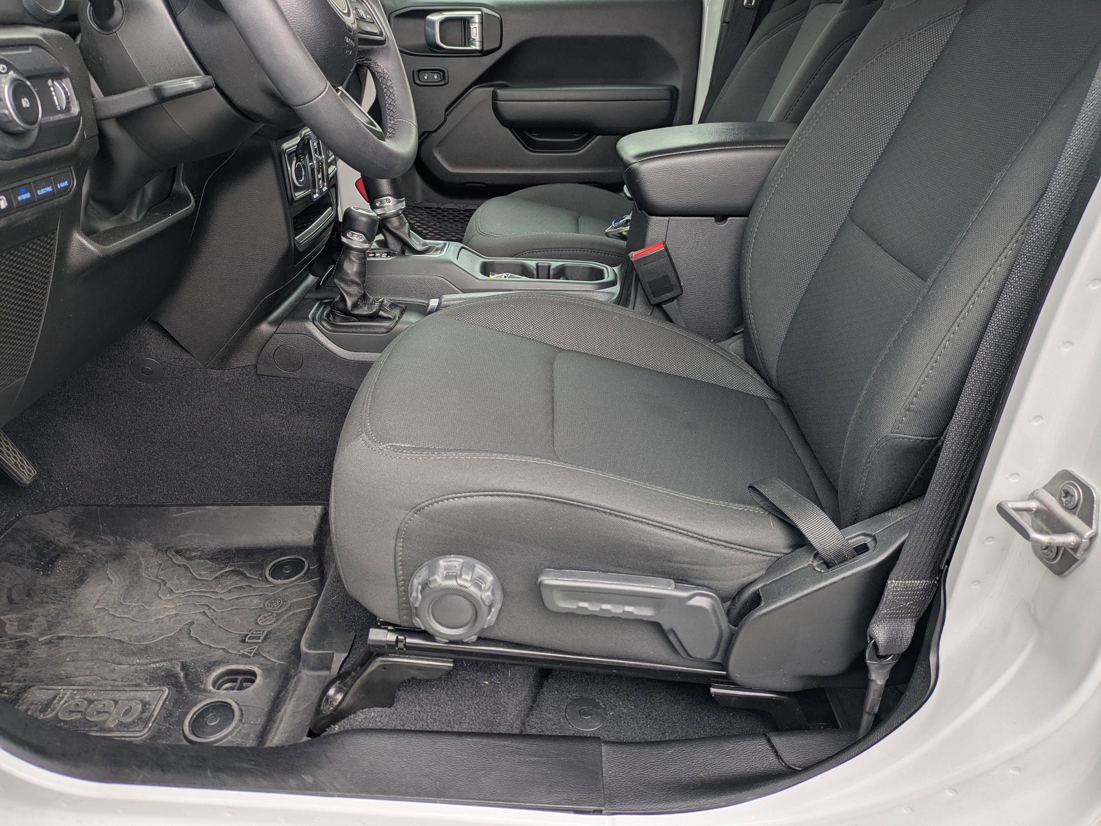 Used 2023 Jeep Wrangler Unlimited image 12