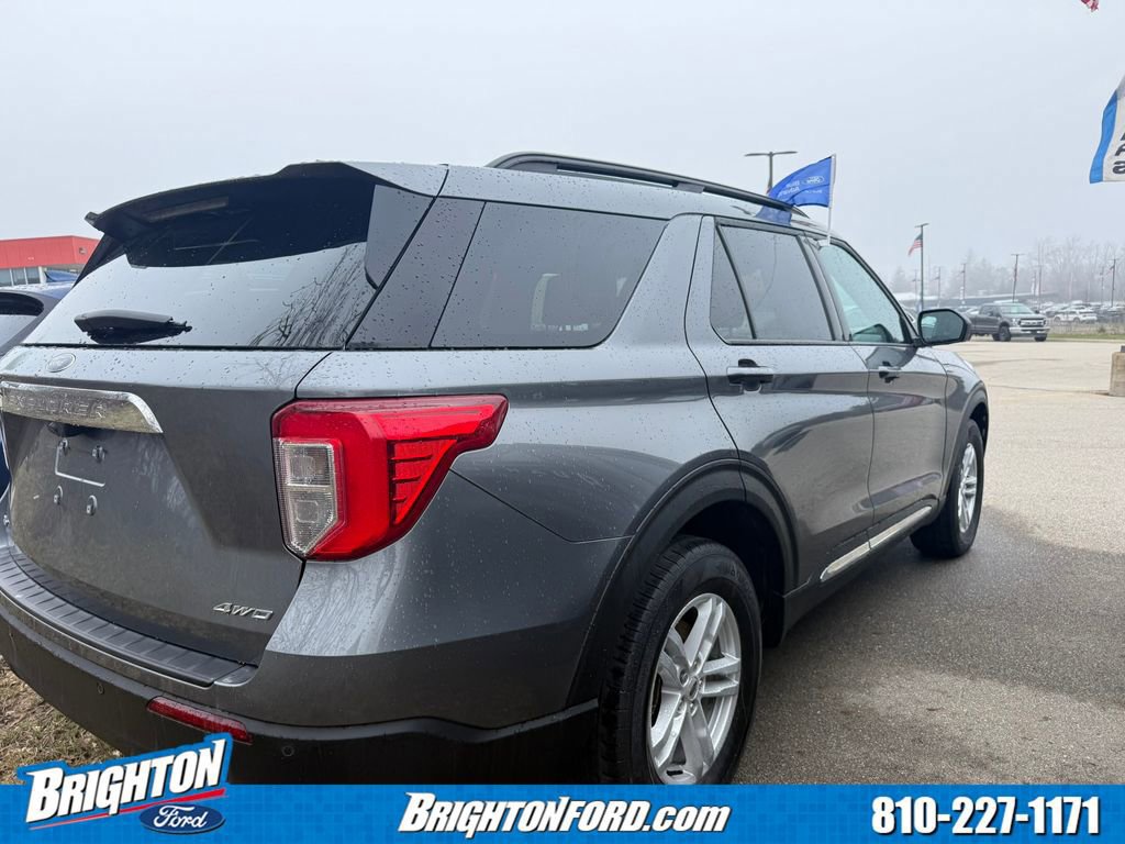 Certified 2024 Ford Explorer XLT image 3